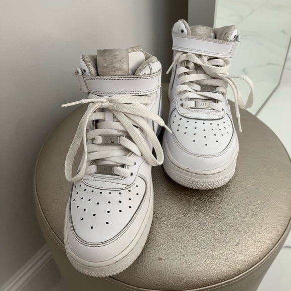 Nike shoes - Picture 3 of 3